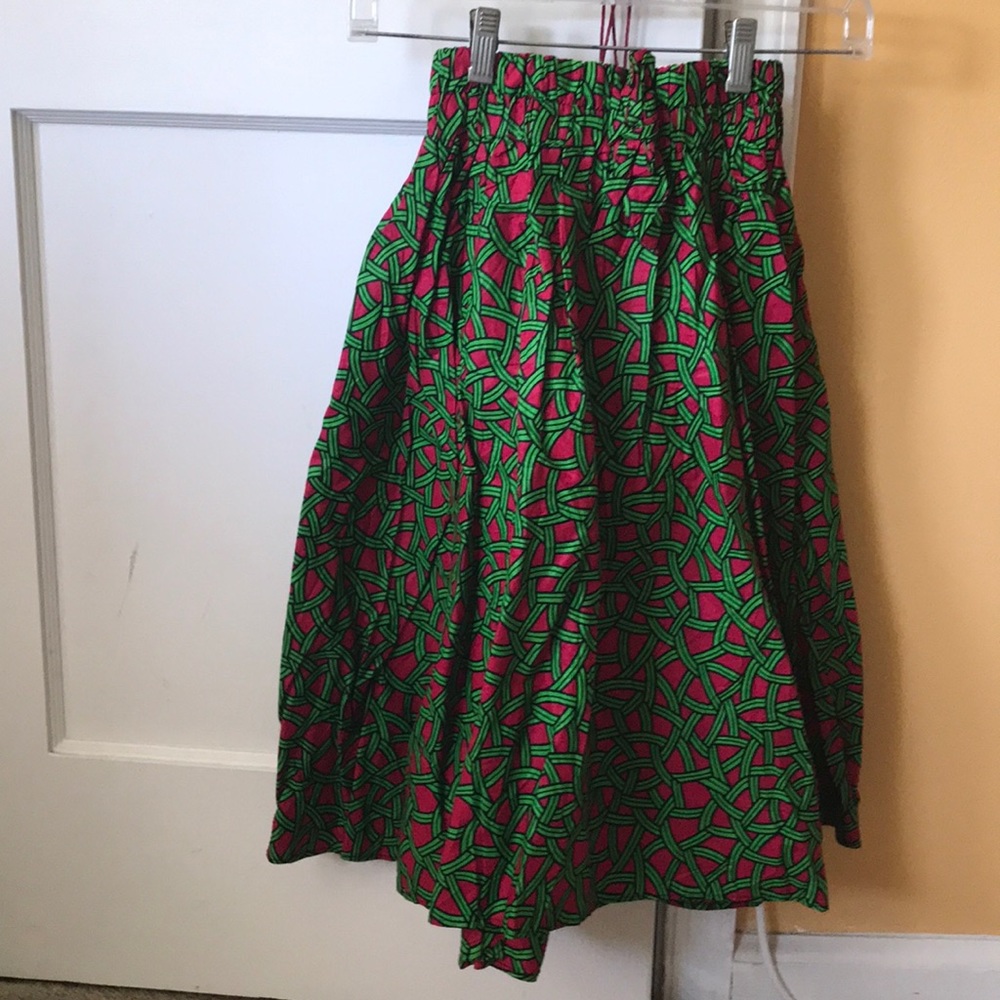 Beautiful skirt with elastic waist.